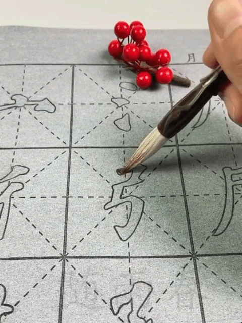 1760758611462365.gif